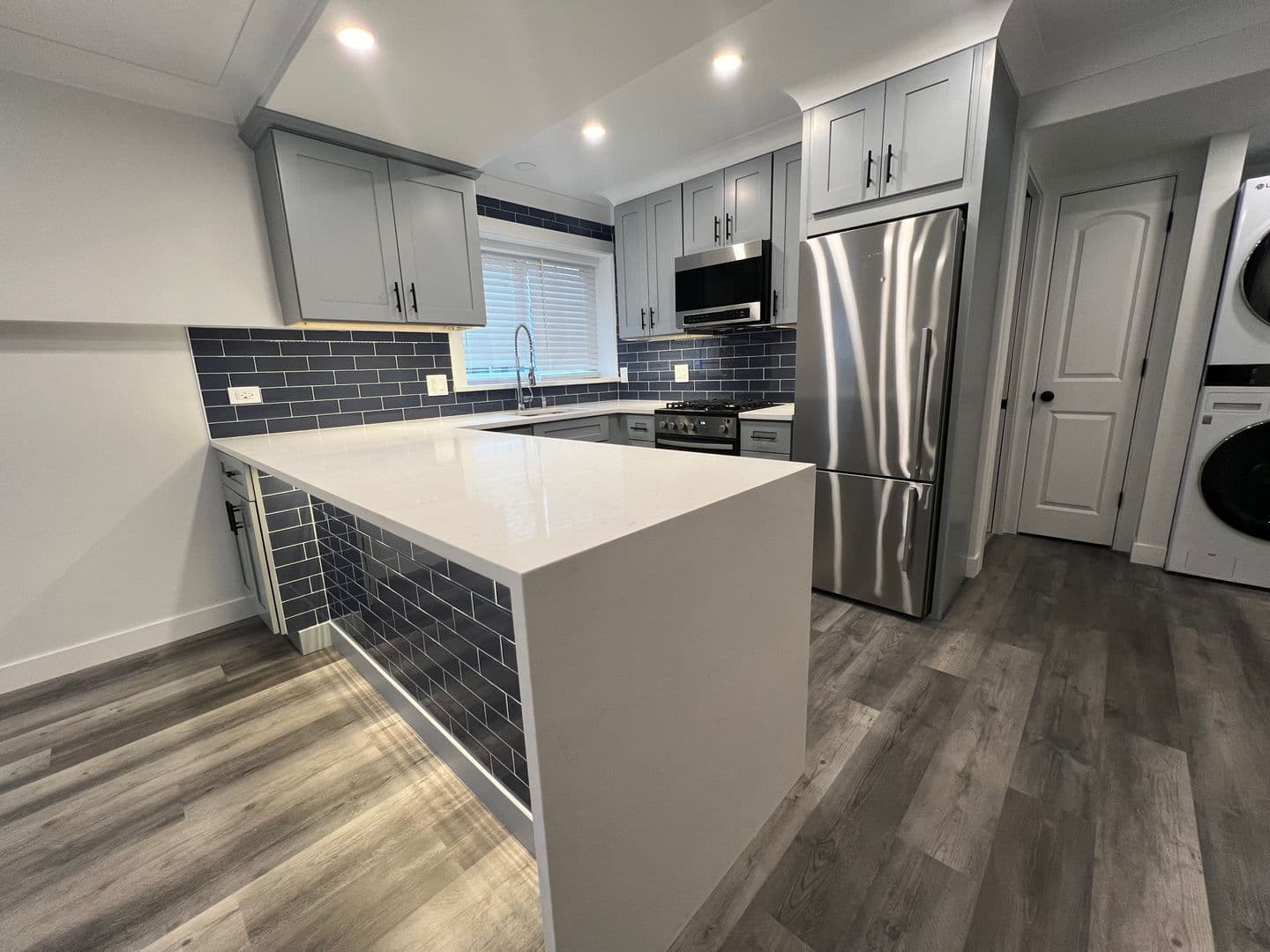 Downers Grove Apartment: 5121 Mackie Place