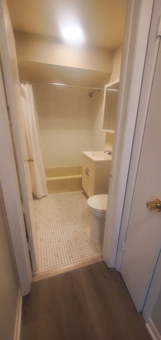 Elmhurst Apartment: 0S 540,610, 620 Old York Road