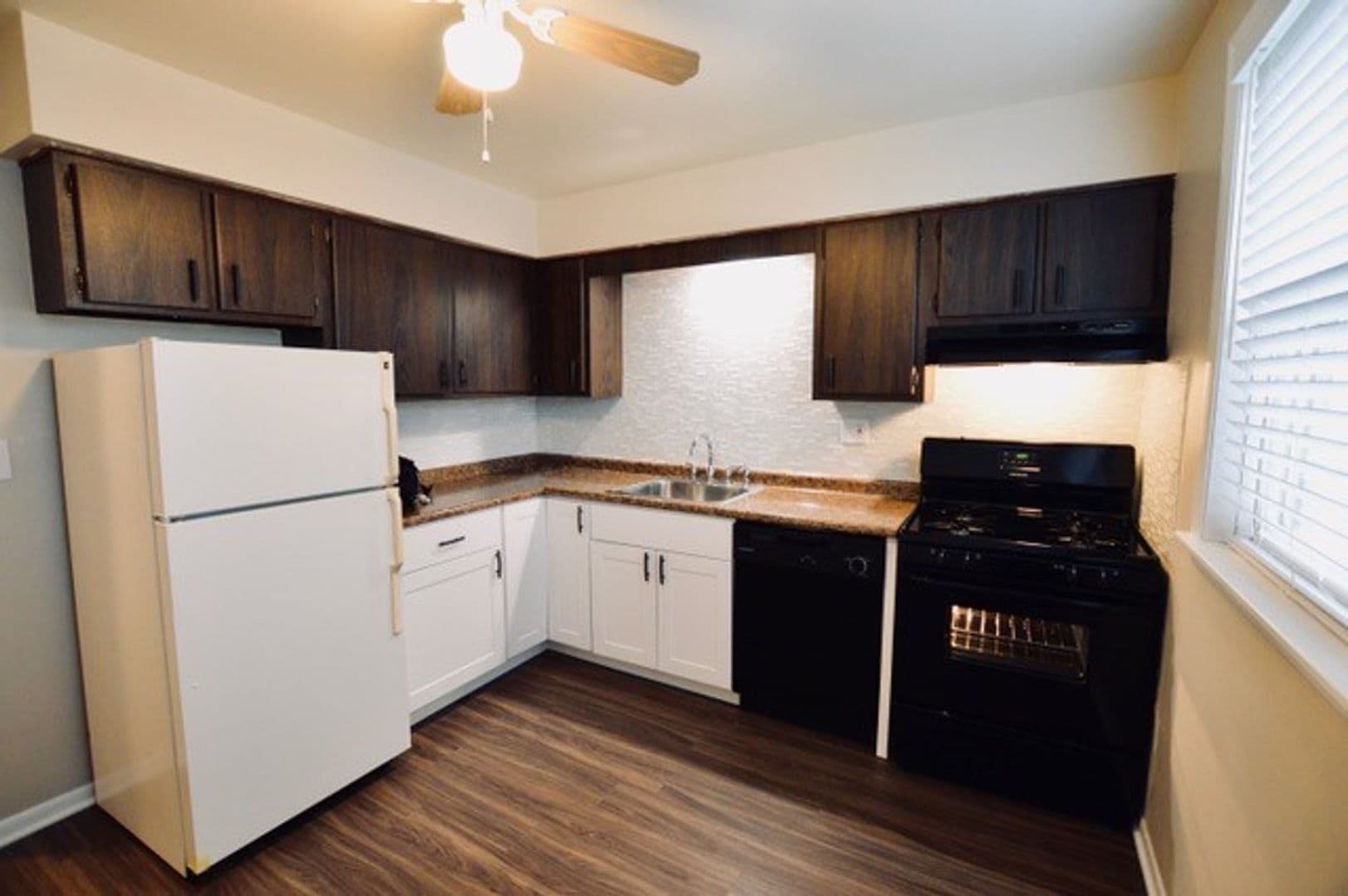 Elmhurst Apartment: 0S 540,610, 620 Old York Road