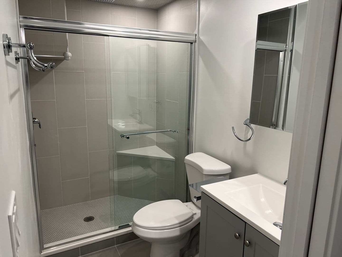 Downers Grove Apartment: 5121 Mackie Place