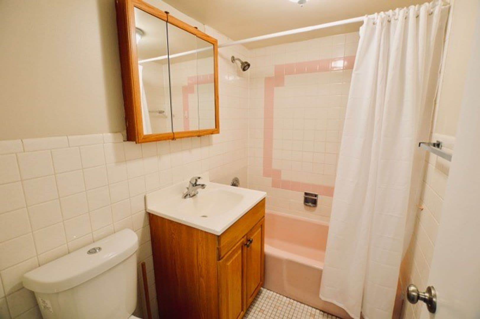 Elmhurst Apartment: 0S 540,610, 620 Old York Road