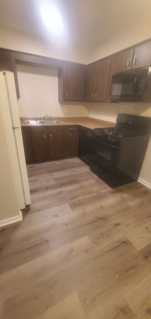 Elmhurst Apartment: 0S 540,610, 620 Old York Road