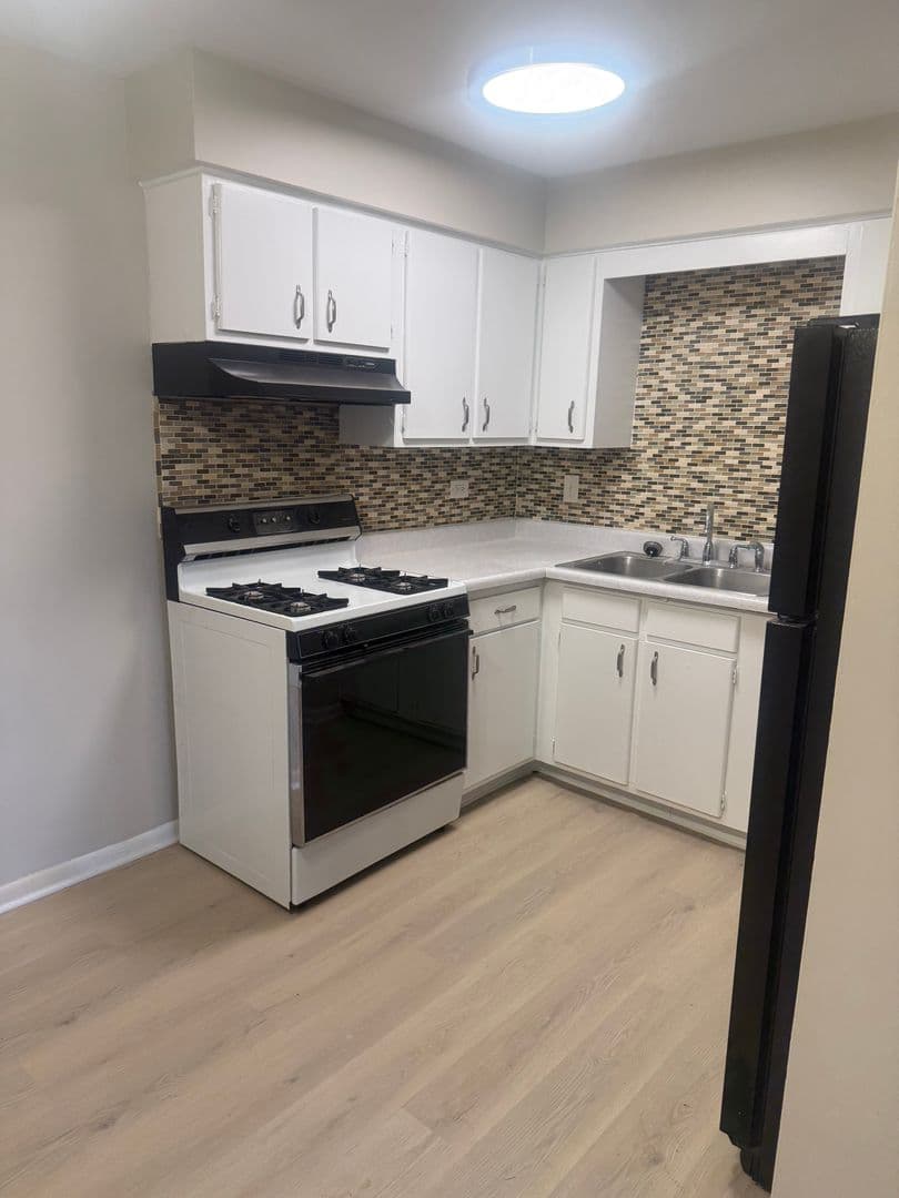 Elmhurst Apartment: 0S 540,610, 620 Old York Road