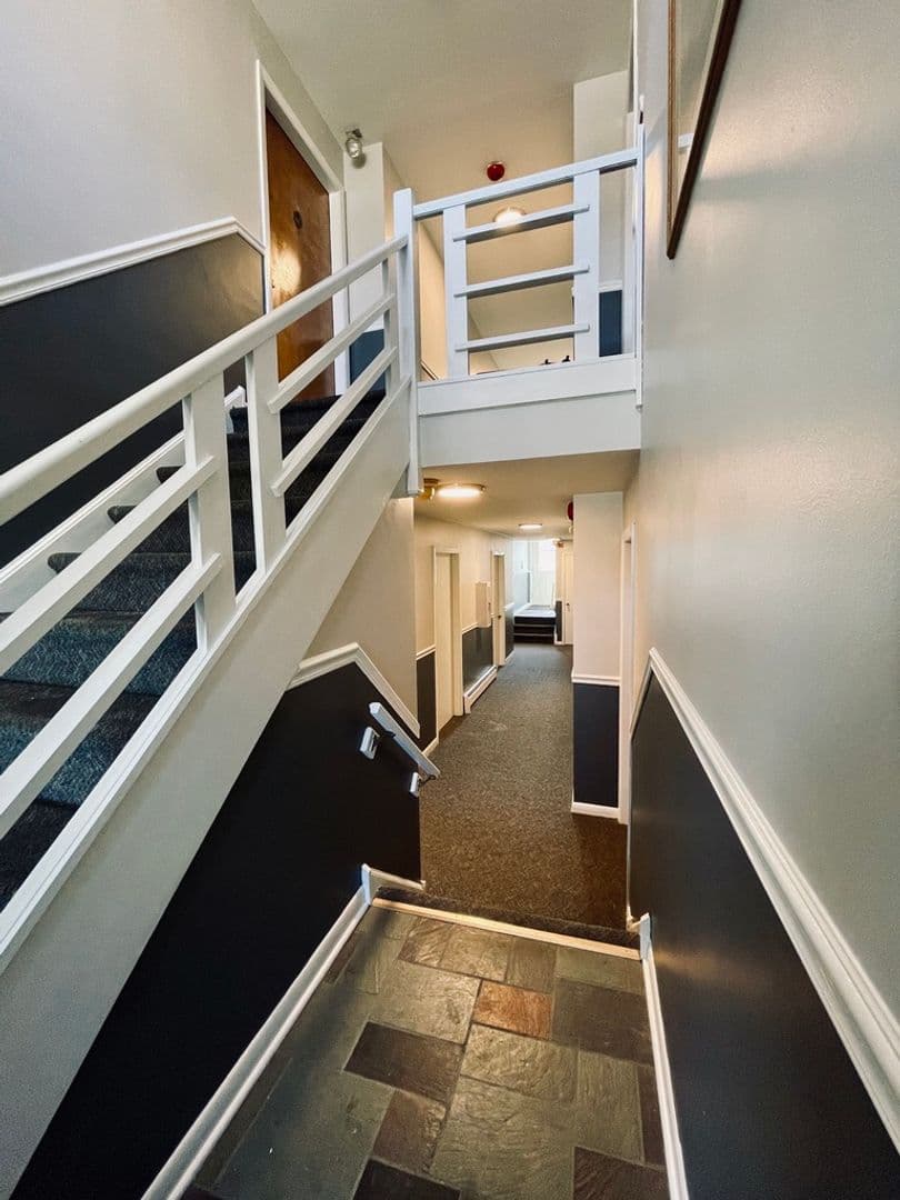 Elmhurst Apartment: 0S 540,610, 620 Old York Road