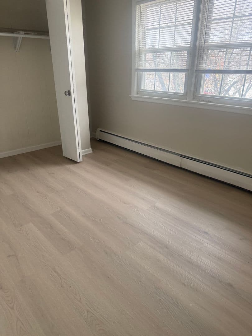 Elmhurst Apartment: 0S 540,610, 620 Old York Road