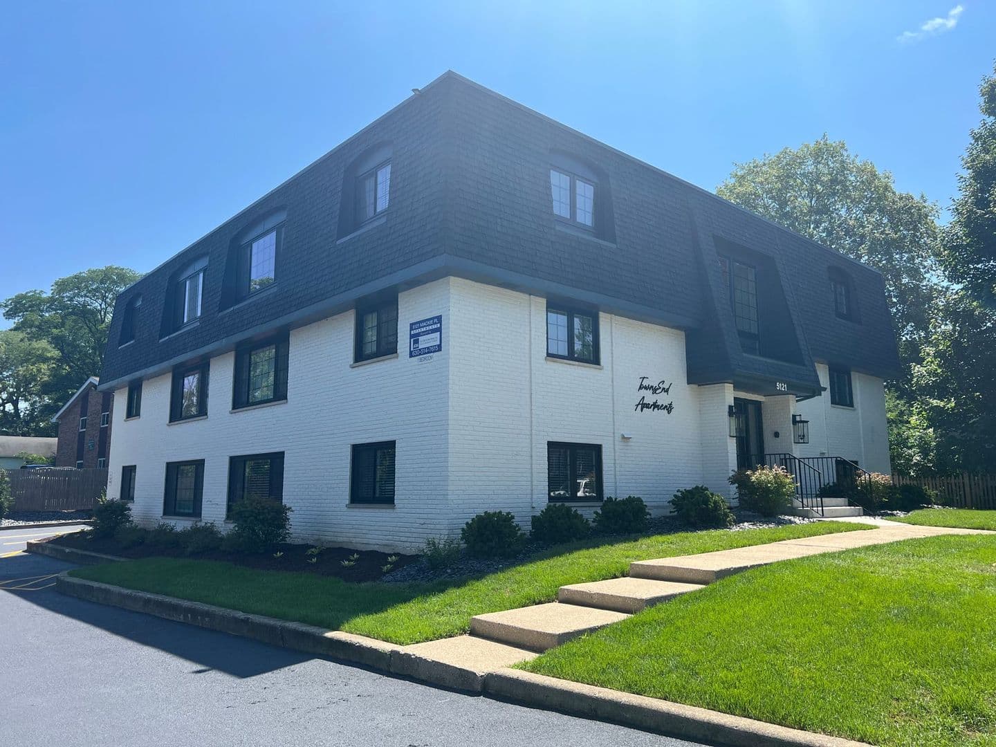 Downers Grove Apartment: 5121 Mackie Place