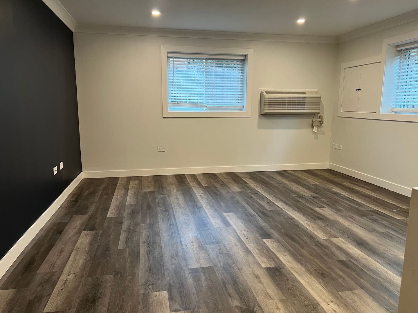 Downers Grove Apartment: 5121 Mackie Place