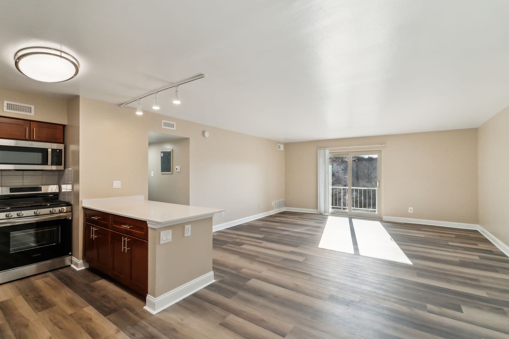 Media Apartment: 275 Glen Riddle Road