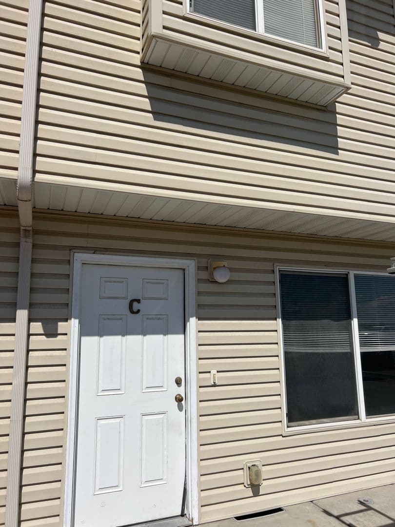 Jerome Apartment: 882 E. Main St.