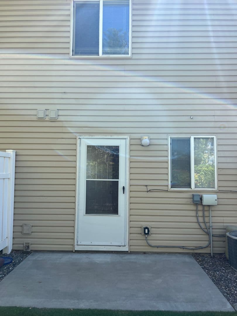 Jerome Apartment: 882 E. Main St.