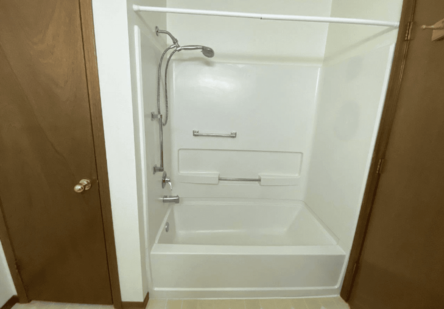 Mitchell Apartment: 1401 - 1415 1501 -1523 W Elm