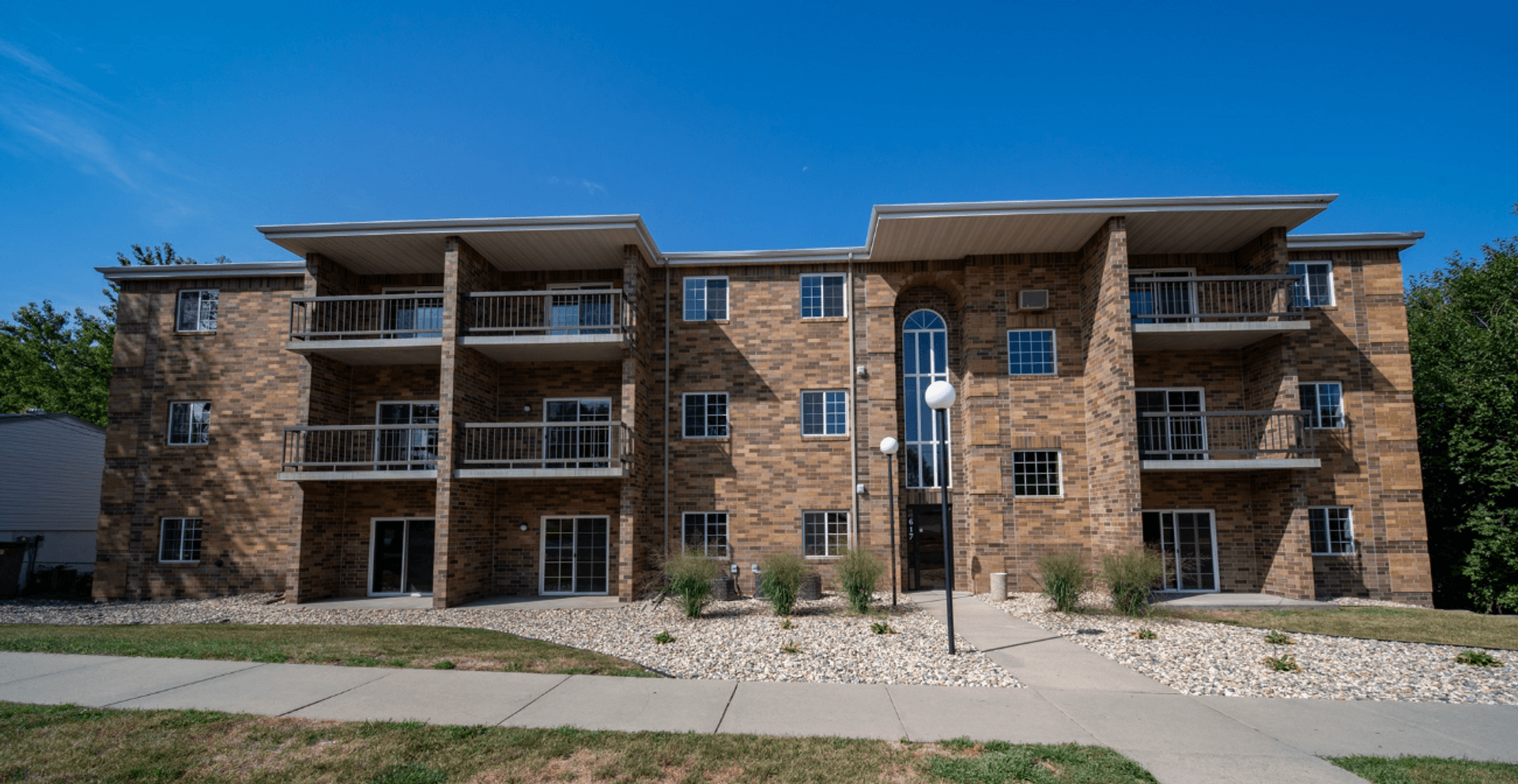 Sioux Falls Apartment: 617 N Lewis Ave