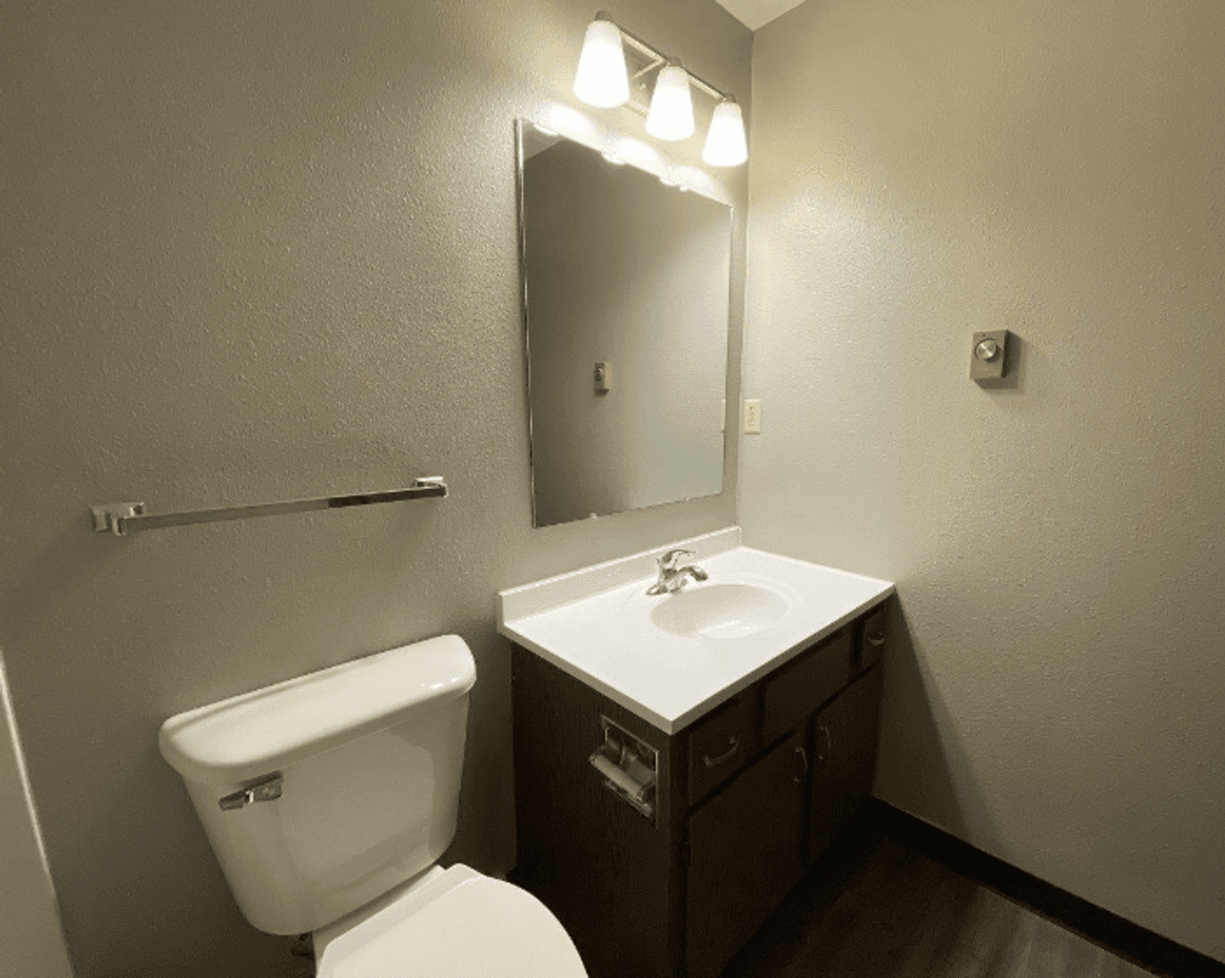 Mitchell Apartment: 1820 N Wisconsin Street
