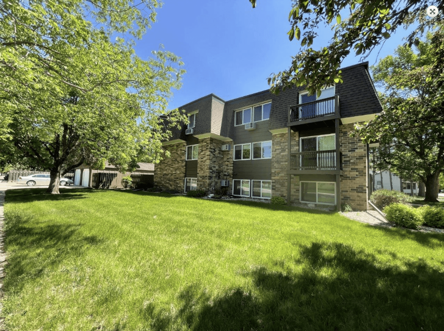 Mitchell Apartment: 618 W 9th Ave