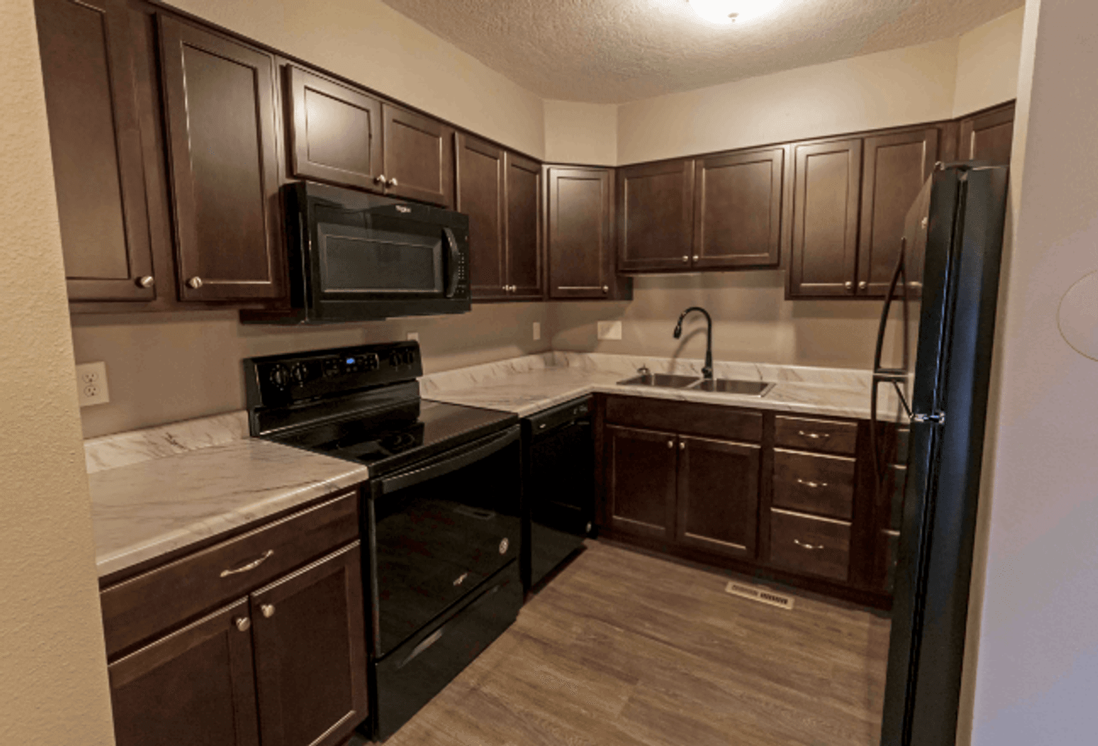 Sioux Falls Apartment: 617 N Lewis Ave