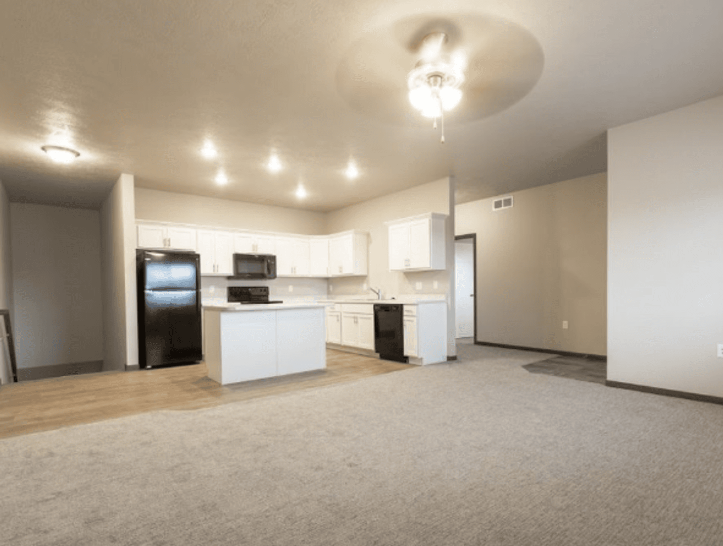 Sioux Falls Apartment: 500 N Shepherd Ave