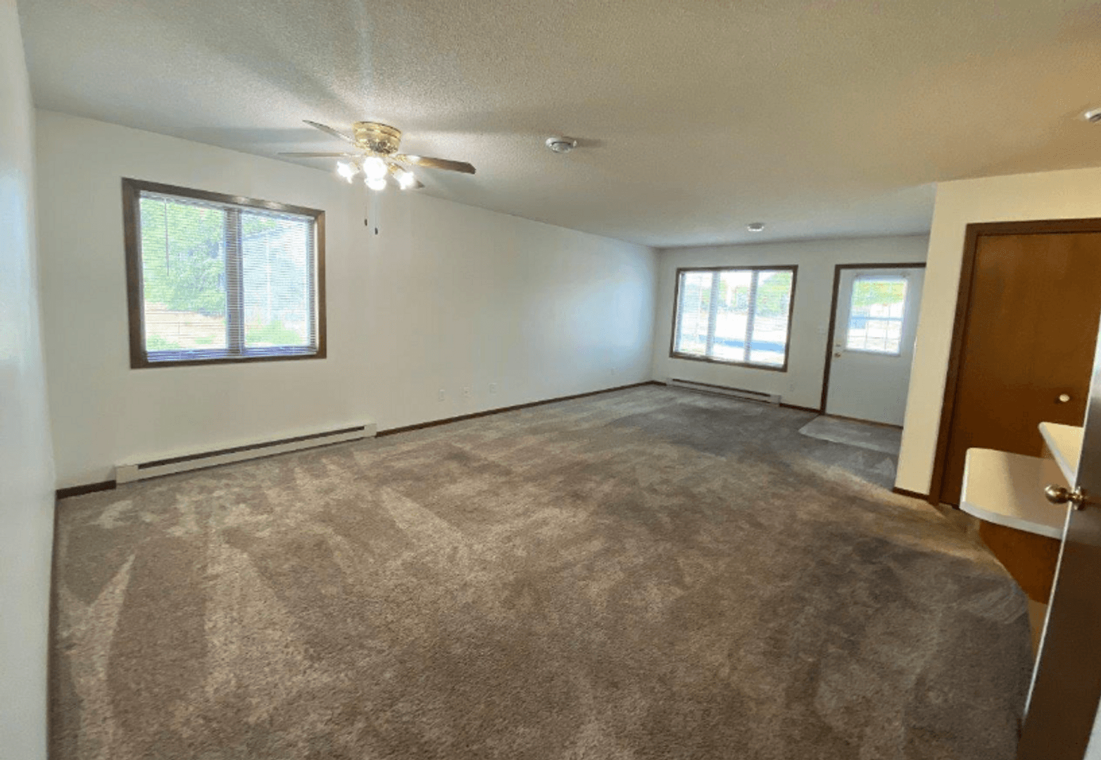 Mitchell Apartment: 1401 - 1415 1501 -1523 W Elm
