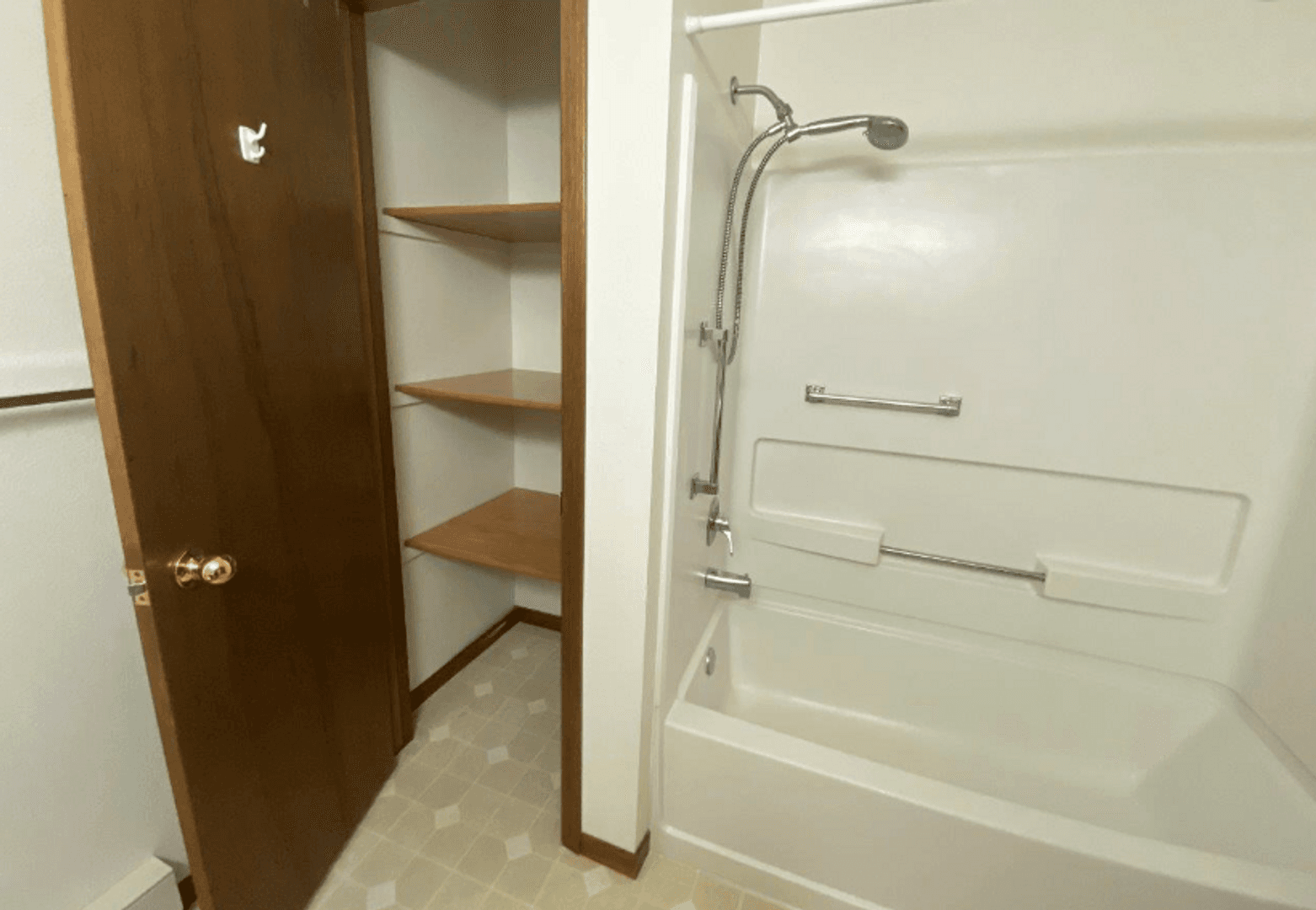 Mitchell Apartment: 1401 - 1415 1501 -1523 W Elm
