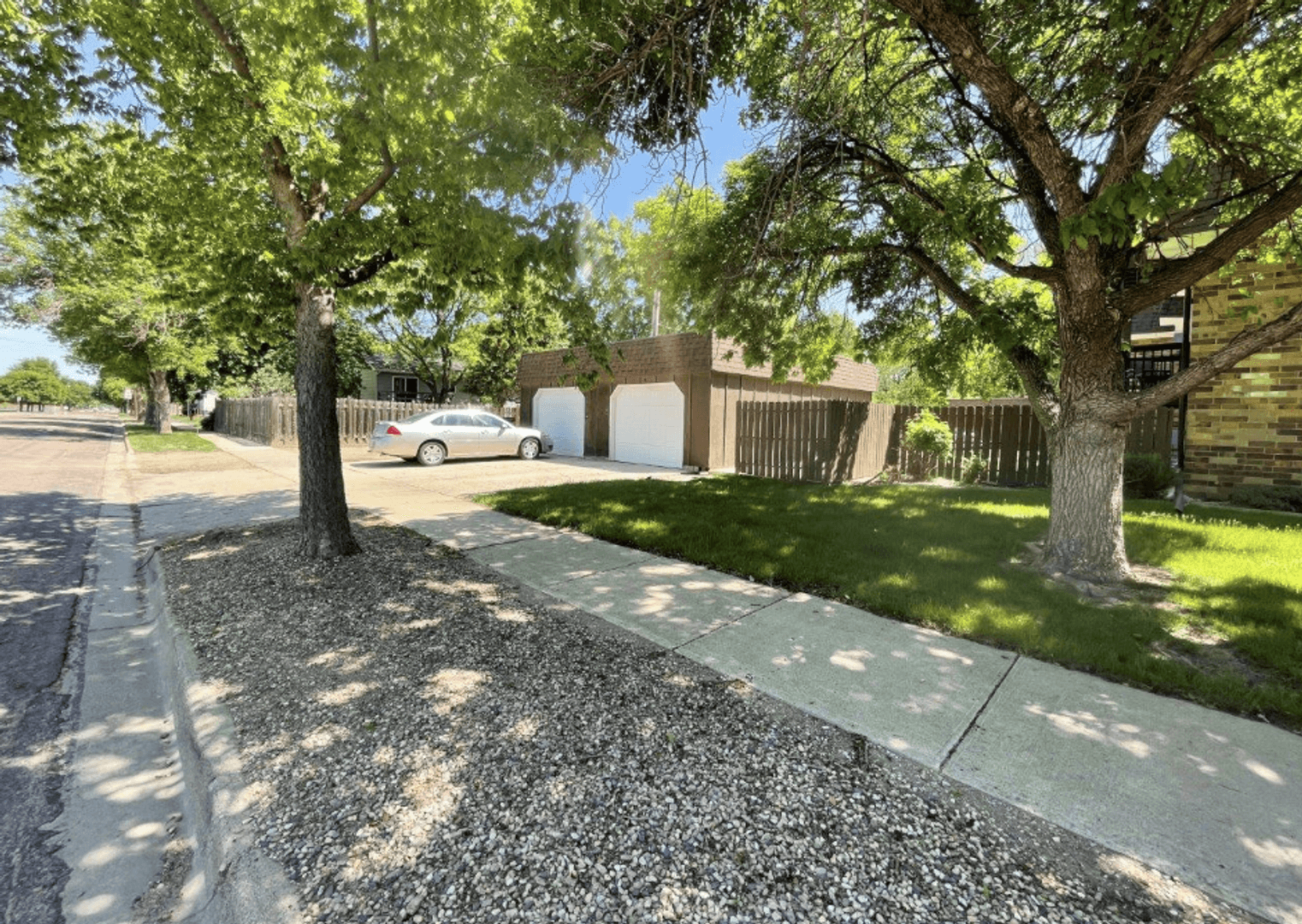 Mitchell Apartment: 618 W 9th Ave
