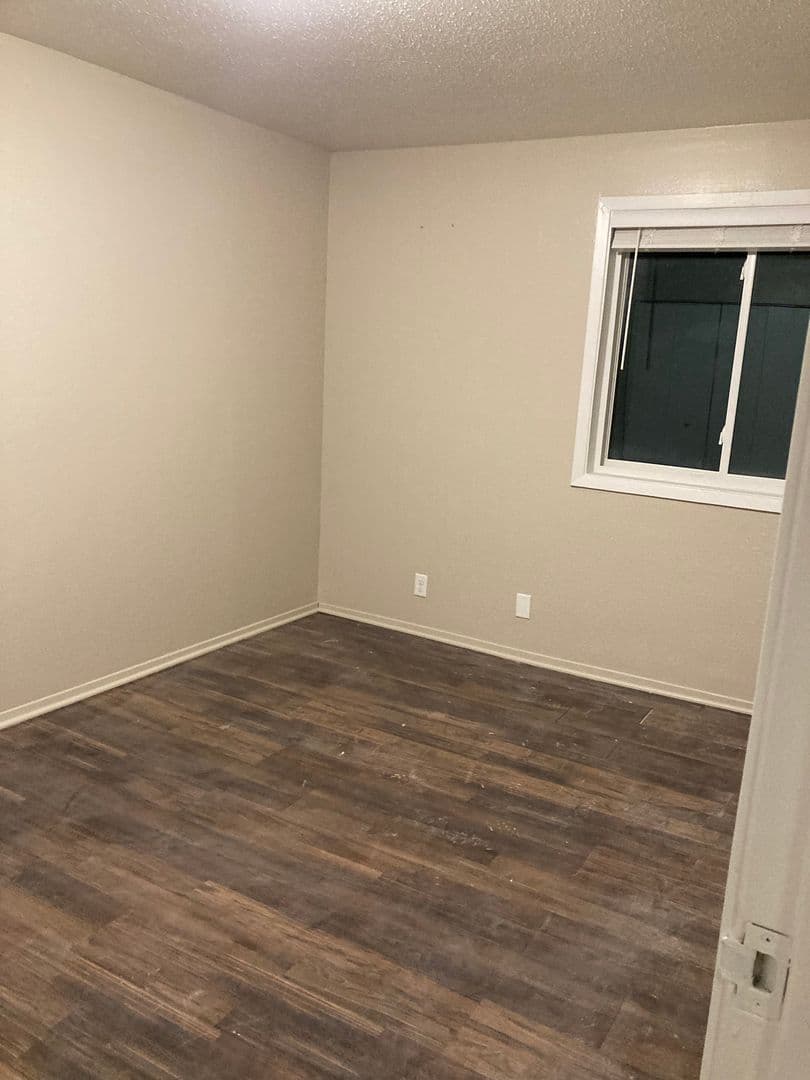 Council Bluffs Apartment: 136 Bennett Ave