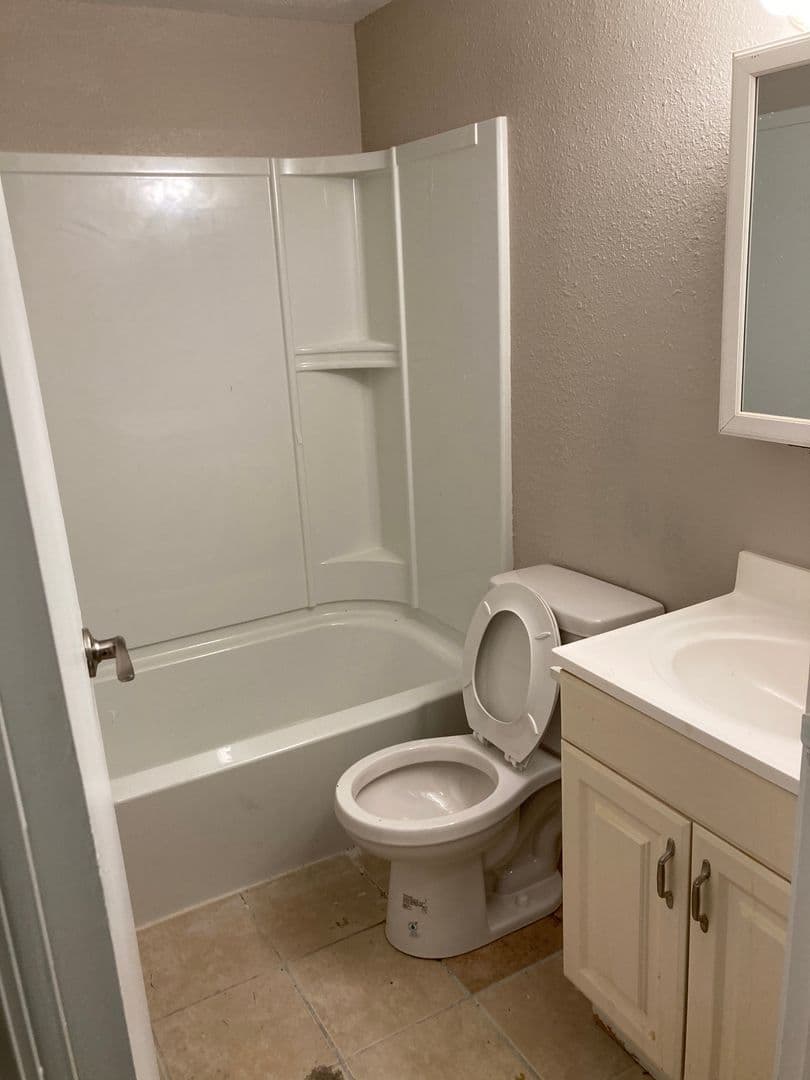 Council Bluffs Apartment: 136 Bennett Ave