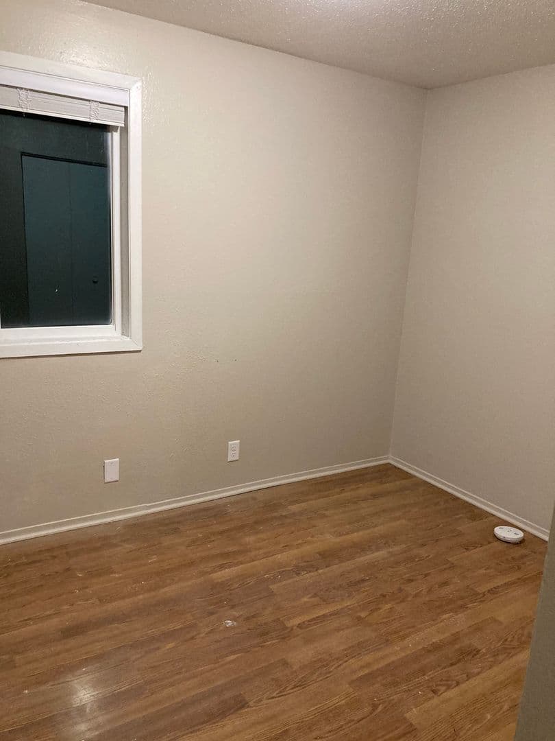 Council Bluffs Apartment: 136 Bennett Ave