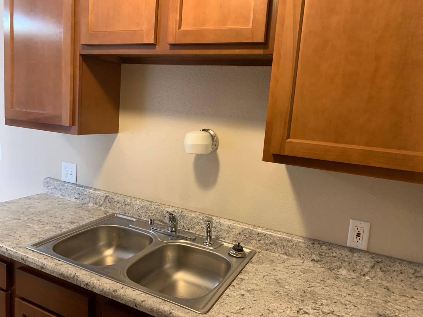 Council Bluffs Apartment: 136 Bennett Ave