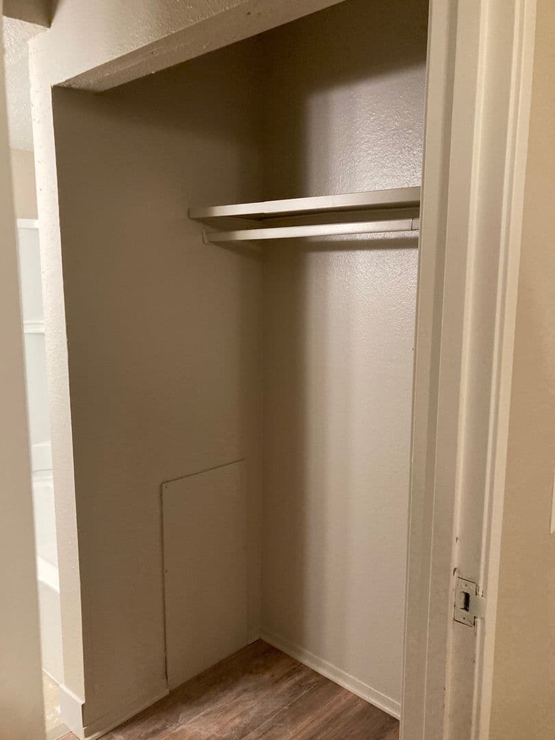 Council Bluffs Apartment: 136 Bennett Ave