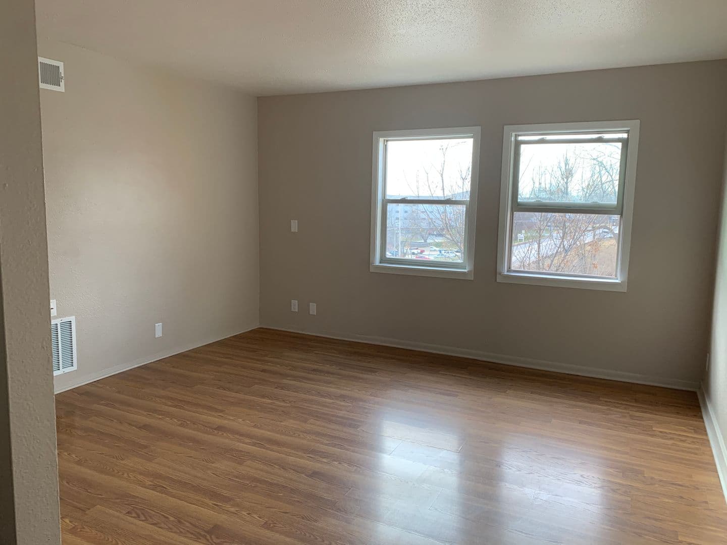 Council Bluffs Apartment: 136 Bennett Ave
