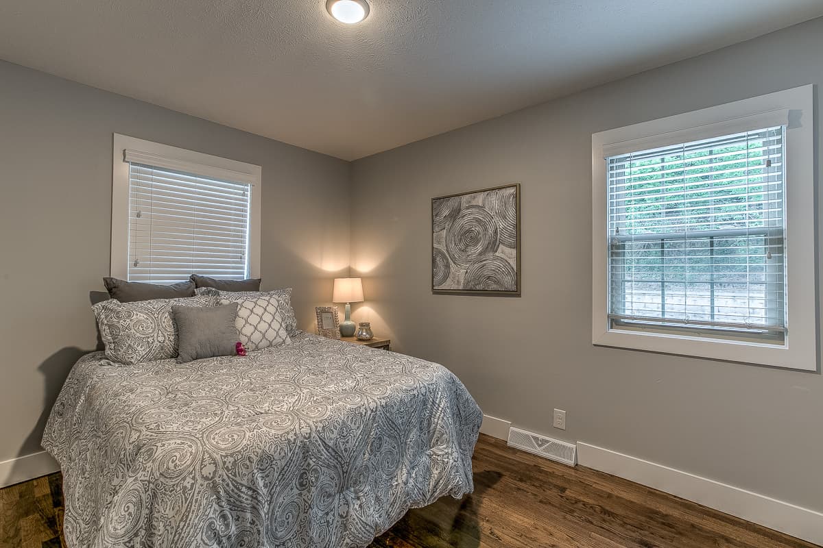 Council Bluffs Apartment: 37 1/2 Bluff St.