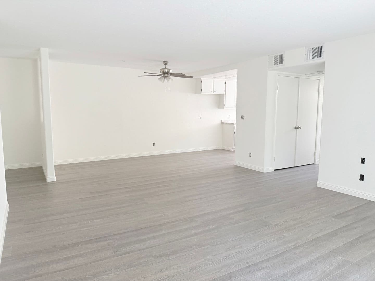 Los Angeles Apartment: 715 S. OXFORD AVE.