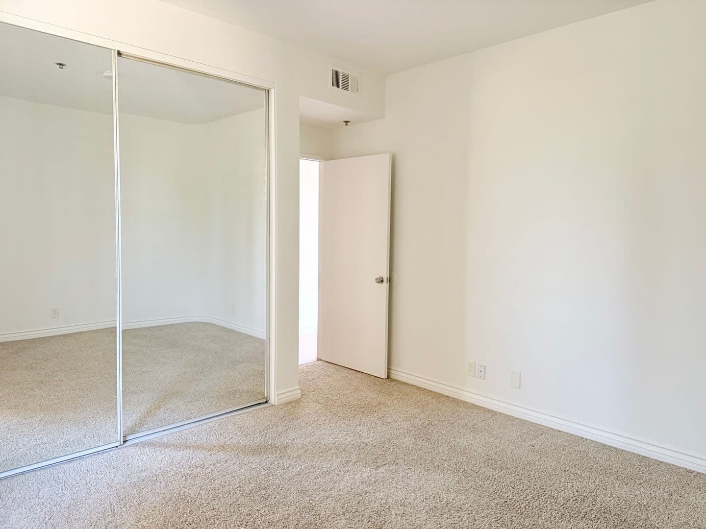 Los Angeles Apartment: 315 S. LaFayette Park Place