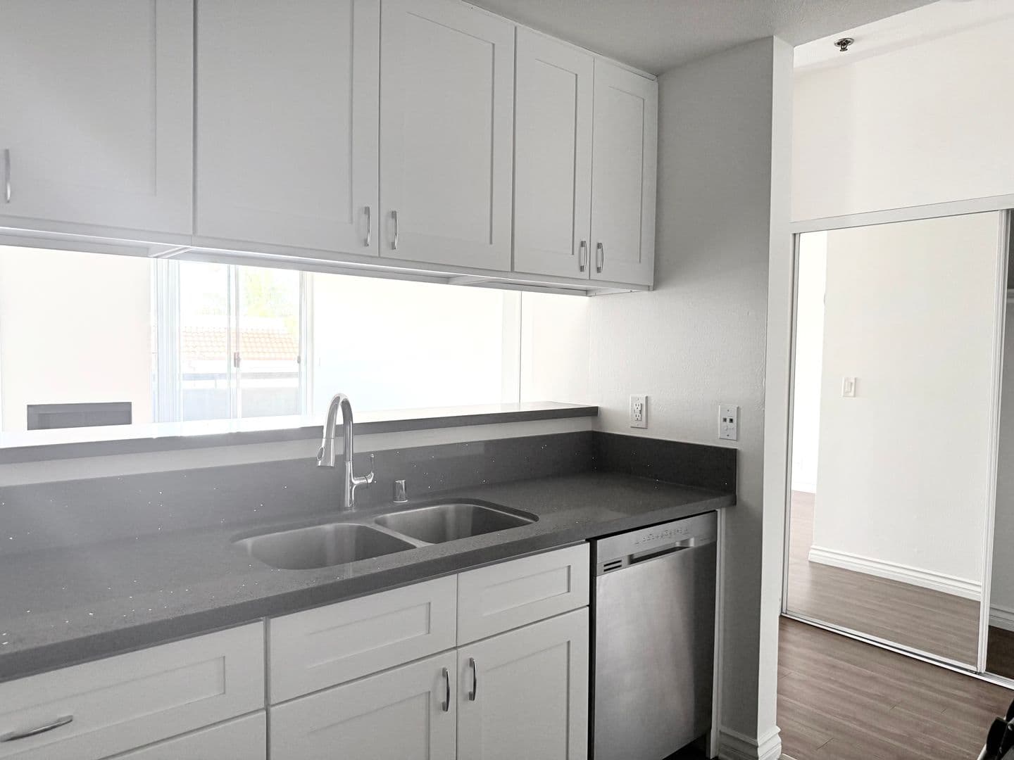 Los Angeles Apartment: 315 S. LaFayette Park Place
