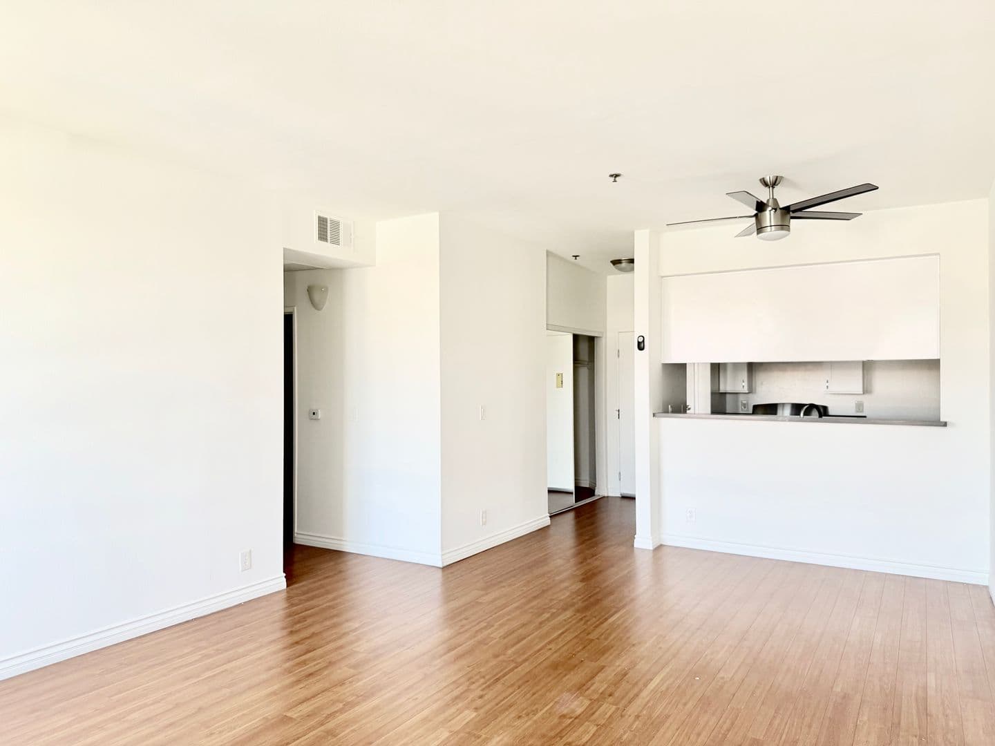 Los Angeles Apartment: 315 S. LaFayette Park Place