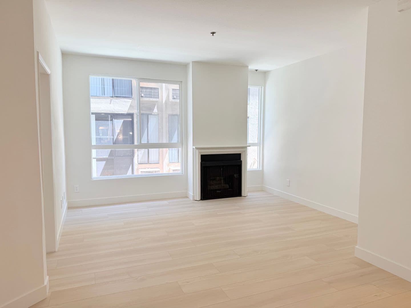 Los Angeles Apartment: 8715 Burton Way