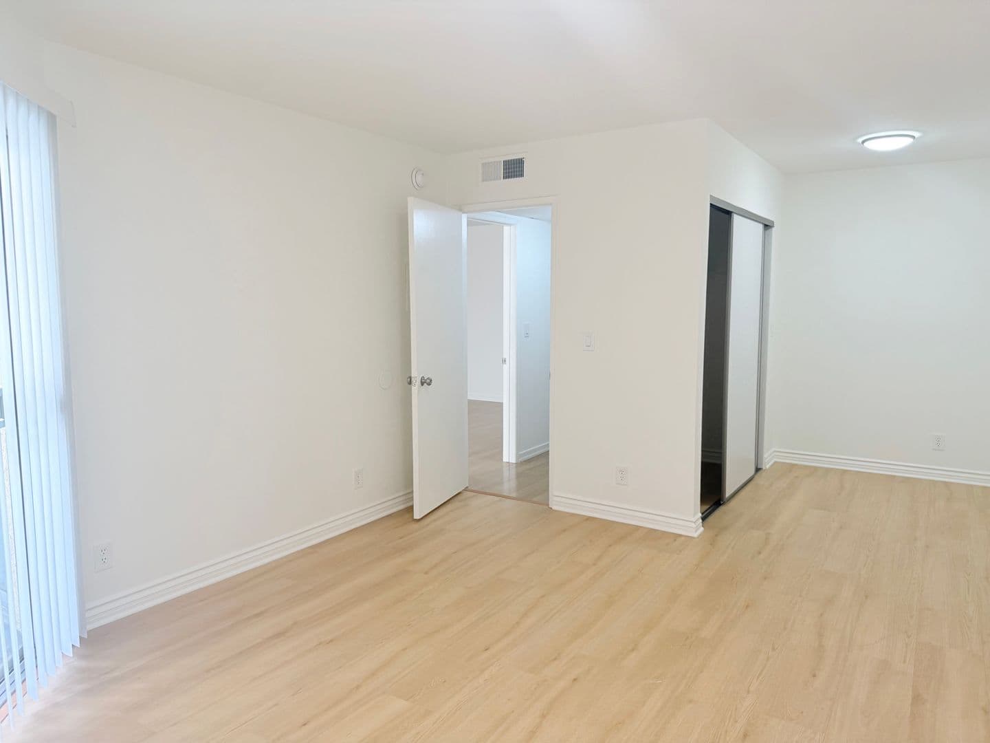Los Angeles Apartment: 331 S. Ardmore Ave.