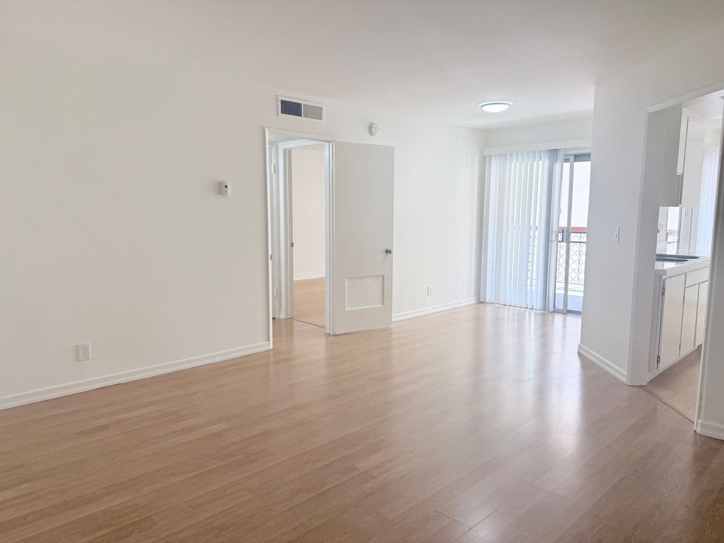 Los Angeles Apartment: 331 S. Ardmore Ave.