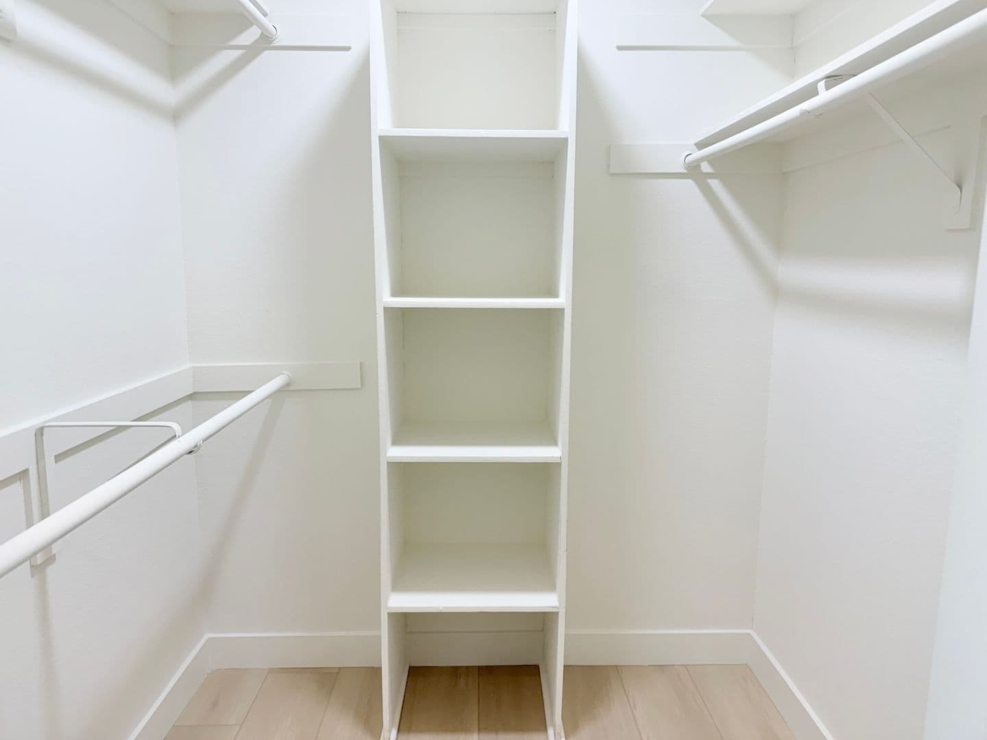 Los Angeles Apartment: 8715 Burton Way