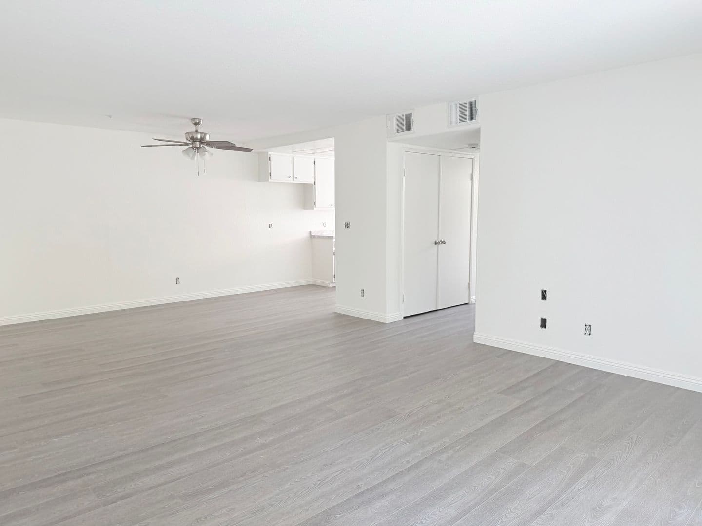 Los Angeles Apartment: 715 S. OXFORD AVE.