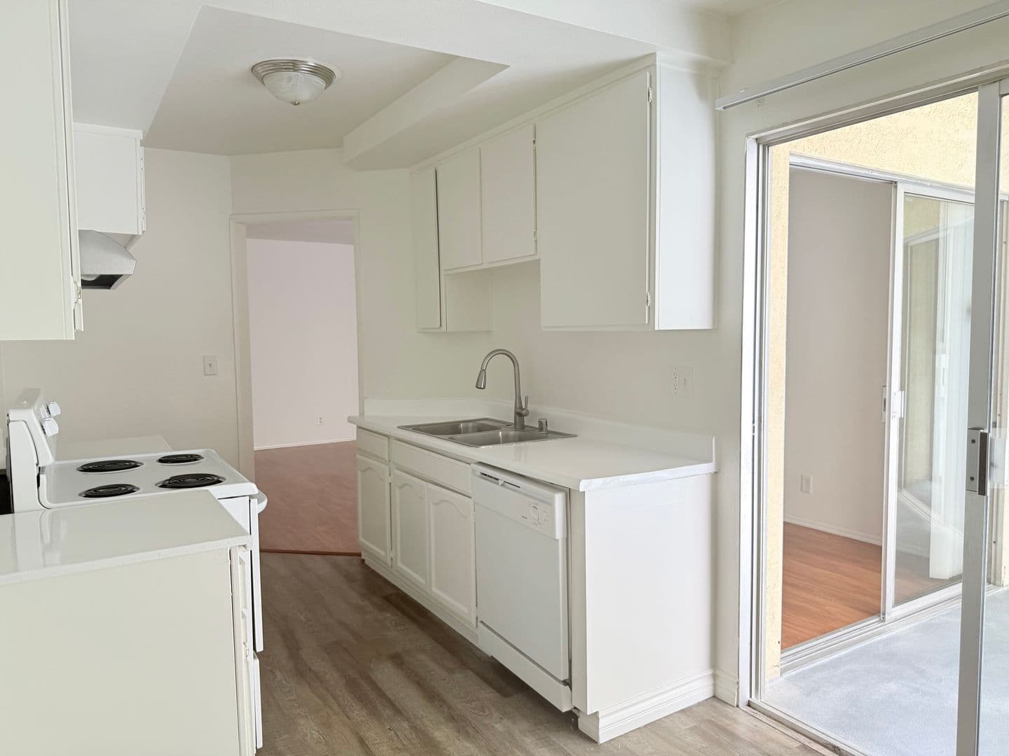 Los Angeles Apartment: 331 S. Ardmore Ave.