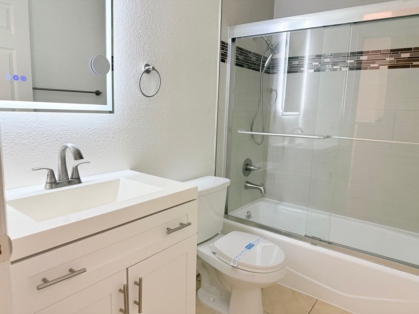 Los Angeles Apartment: 8715 Burton Way