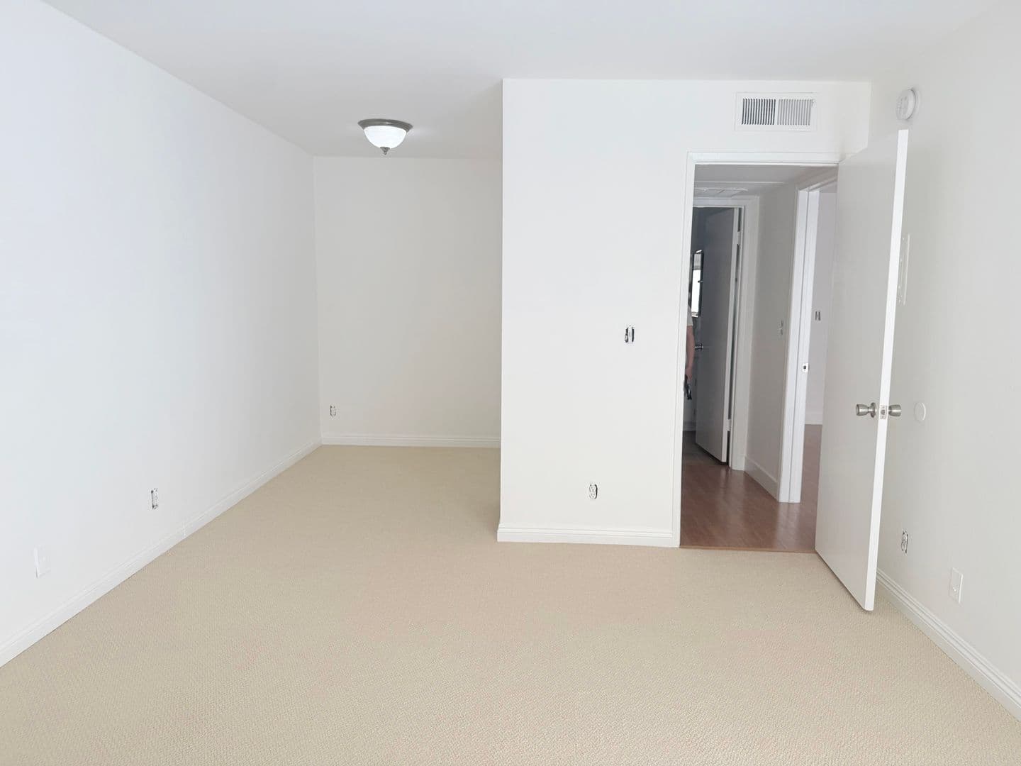 Los Angeles Apartment: 331 S. Ardmore Ave.