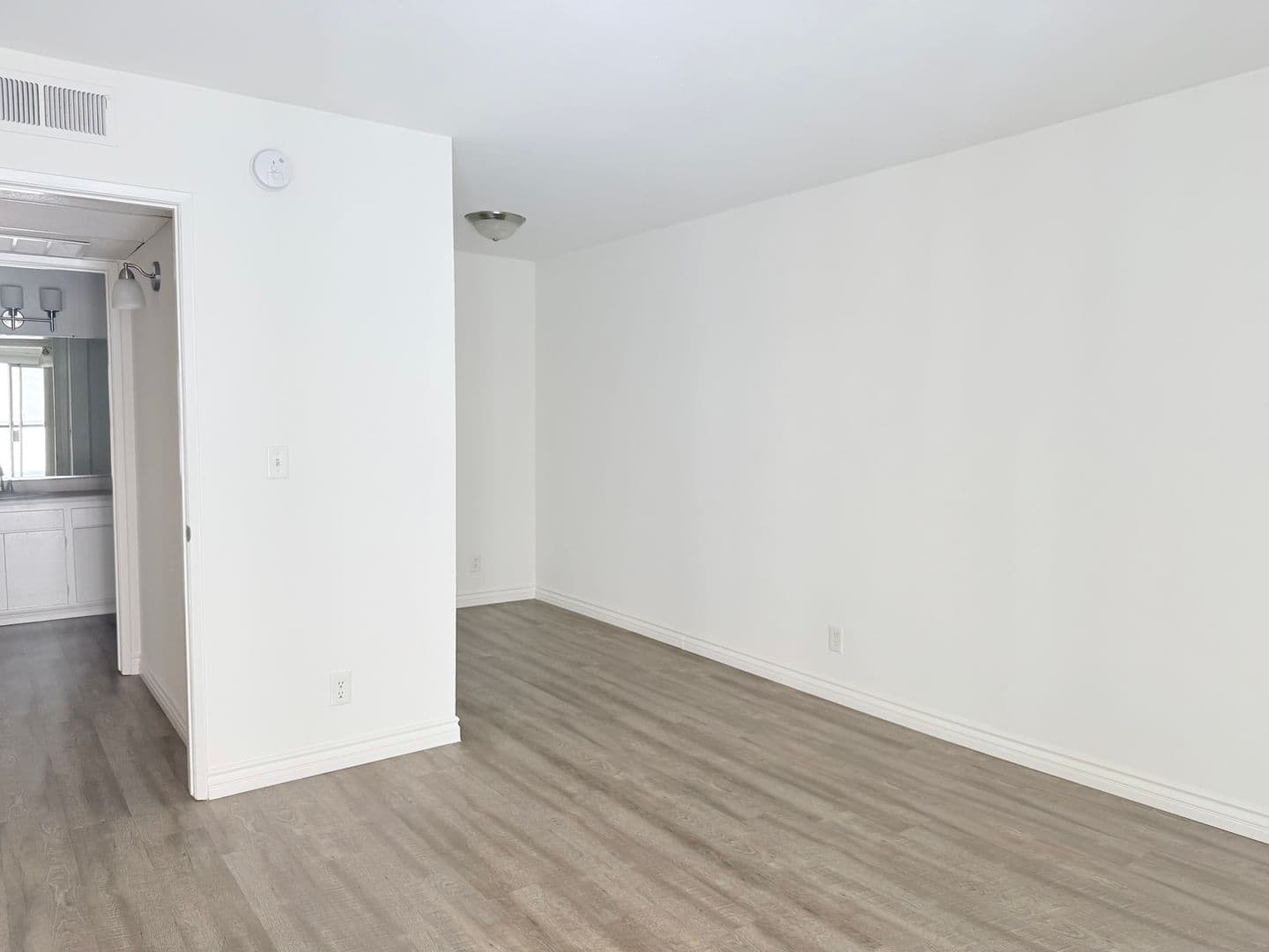 Los Angeles Apartment: 331 S. Ardmore Ave.