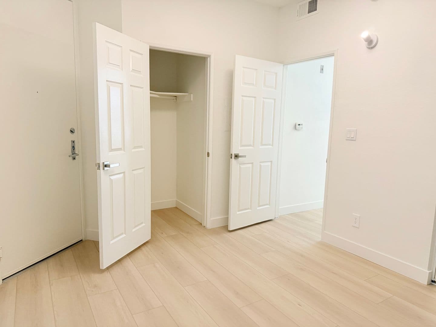 Los Angeles Apartment: 8715 Burton Way