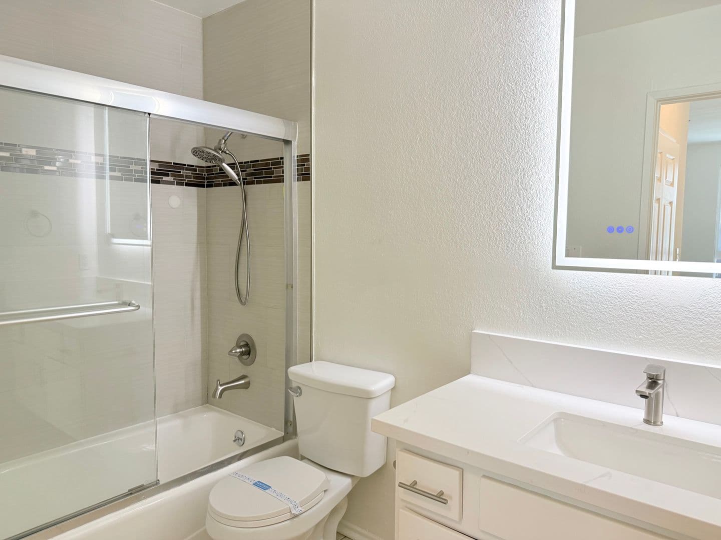 Los Angeles Apartment: 8715 Burton Way
