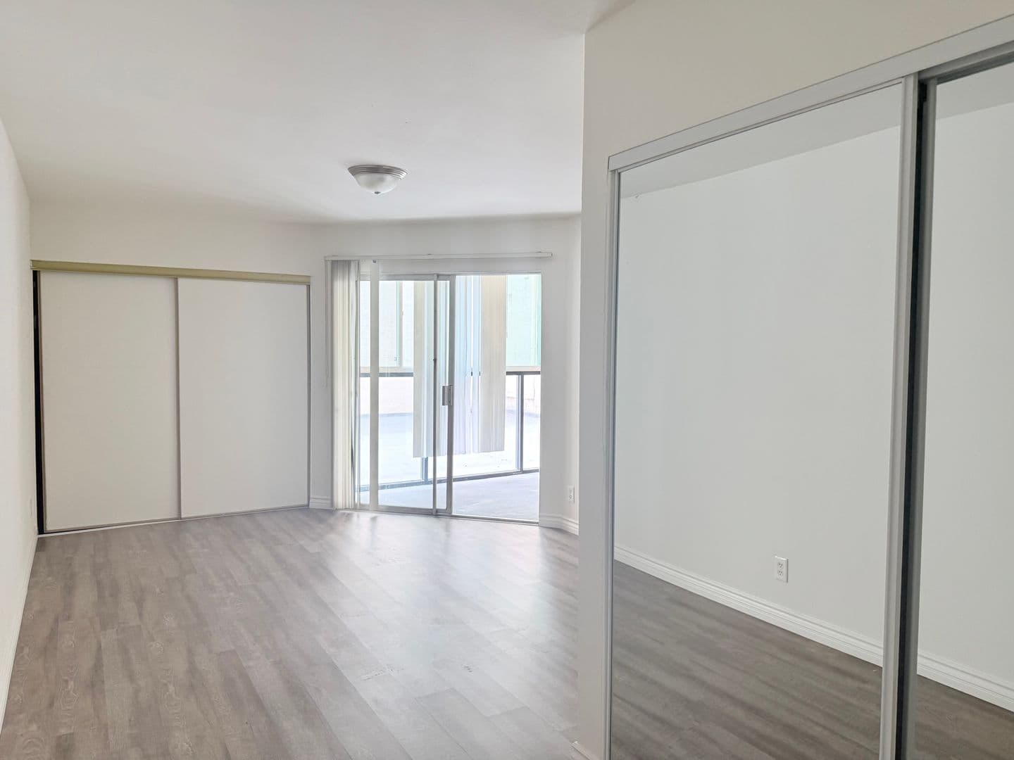 Los Angeles Apartment: 331 S. Ardmore Ave.