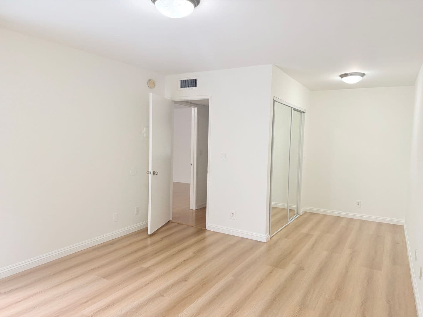 Los Angeles Apartment: 331 S. Ardmore Ave.