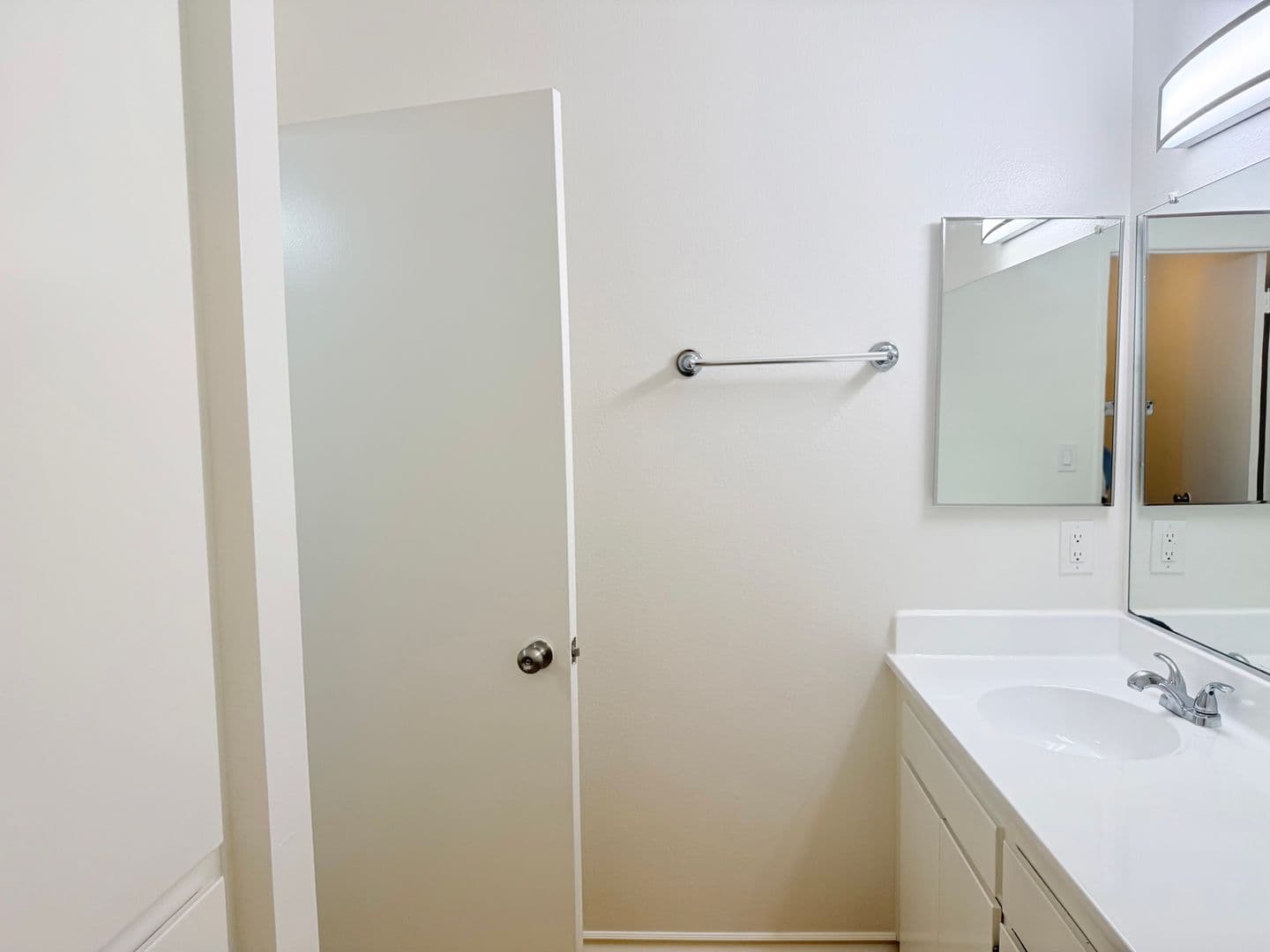 Los Angeles Apartment: 331 S. Ardmore Ave.