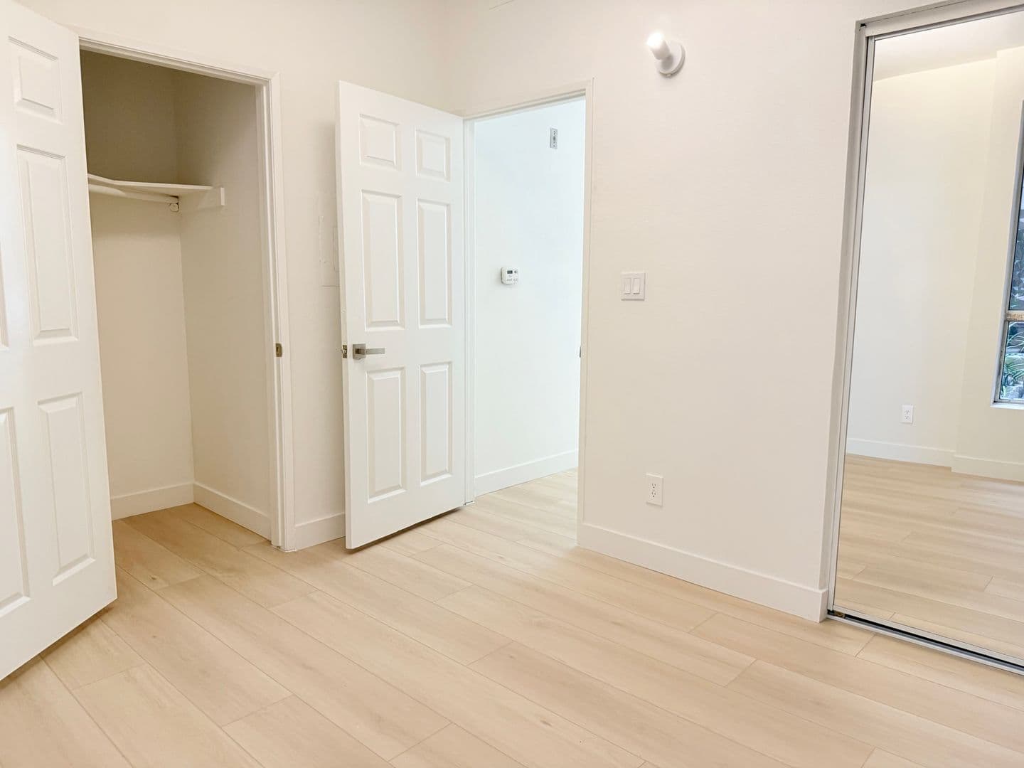 Los Angeles Apartment: 8715 Burton Way