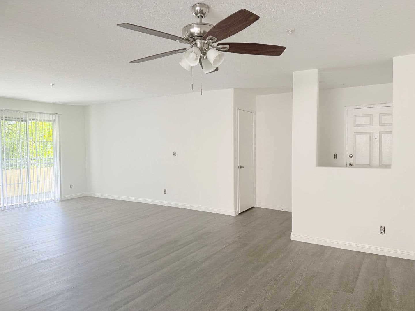 Los Angeles Apartment: 715 S. OXFORD AVE.